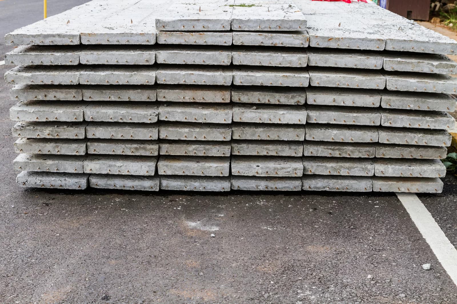 Is concrete and cement the same thing